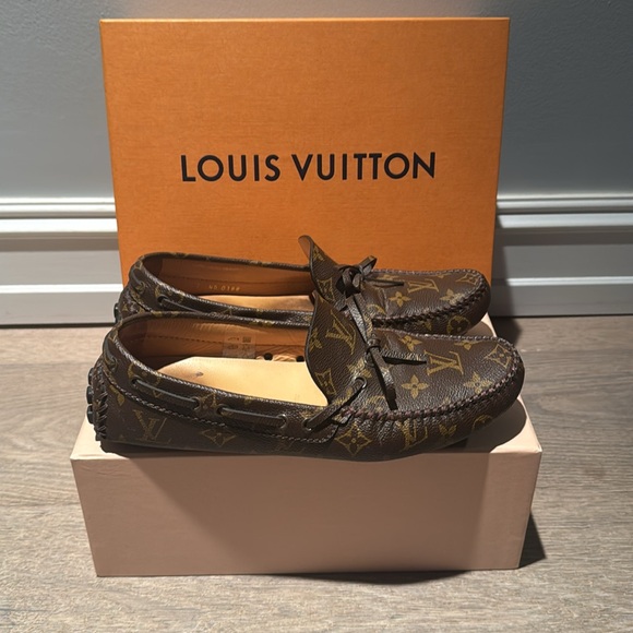 Louis Vuitton LV logo loafers - Picture 3 of 6